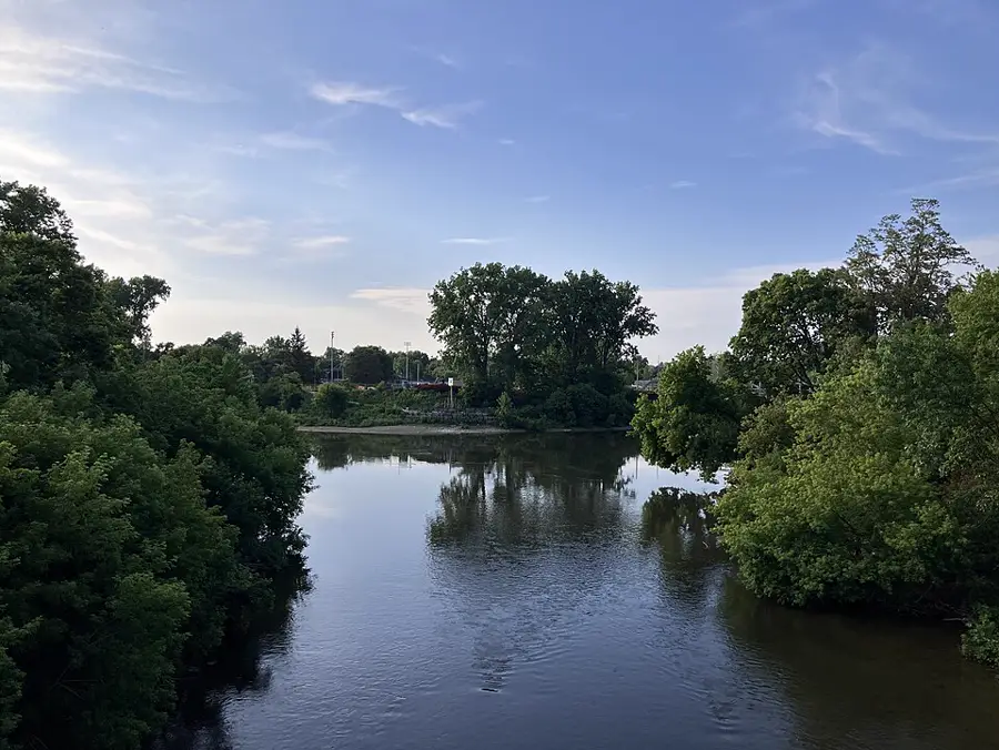 The Forks of the Thames, Downtown London